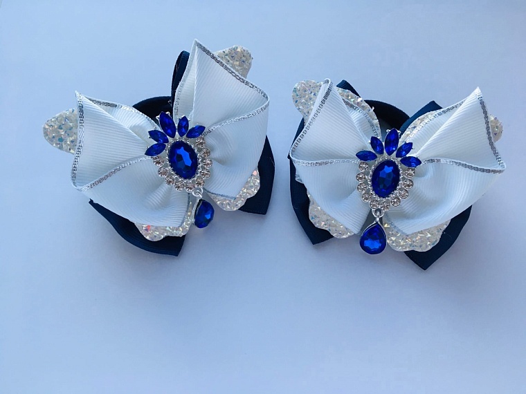 Мастерица из Ялуторовска делает броши из фоамирана