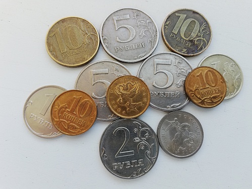 Эксперт советует начинать давать карманные деньги ребёнку с 6—7 лет