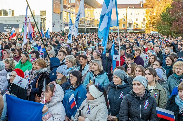 Возьми монету - вернешь после Победы: губернатор Александр Моор заложил новую традицию