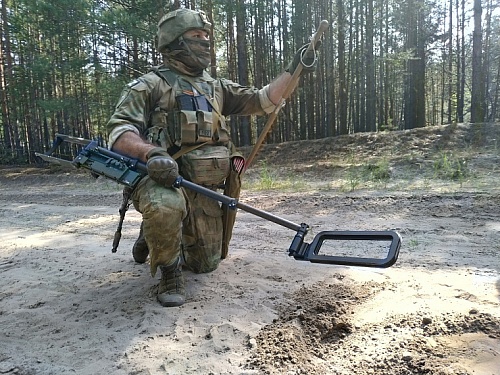 Тюменских контрактников учат обезвреживать мины