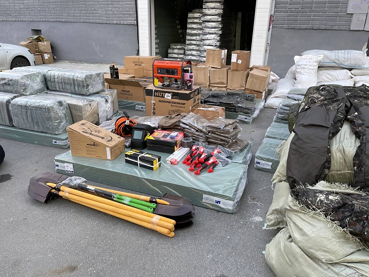 Александр Моор: Отправили очередную партию с теплыми вещами и амуницией для наших воинских подразделений