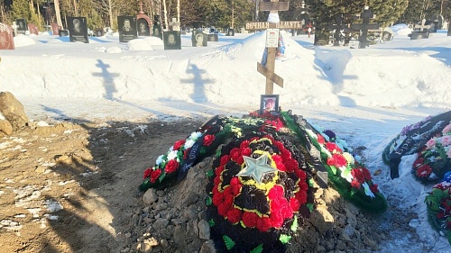 Как в Сургуте хоронят погибших в спецоперации