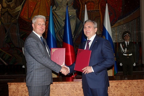 Помощь Краснодону со стороны Тюменской области создаст условия для его процветания