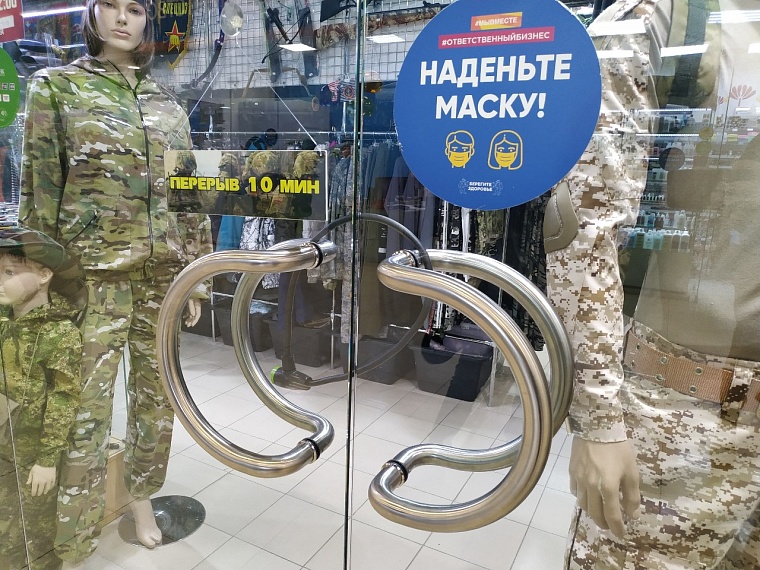 Тюменцы занимают очередь в военторг