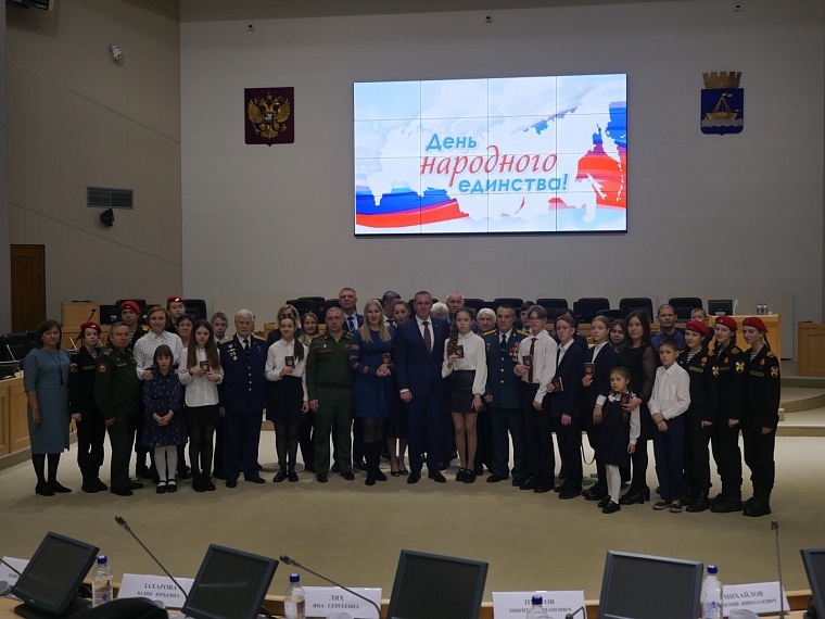Жителям ДНР и ЛНР в Тюмени вручили паспорта гражданина России