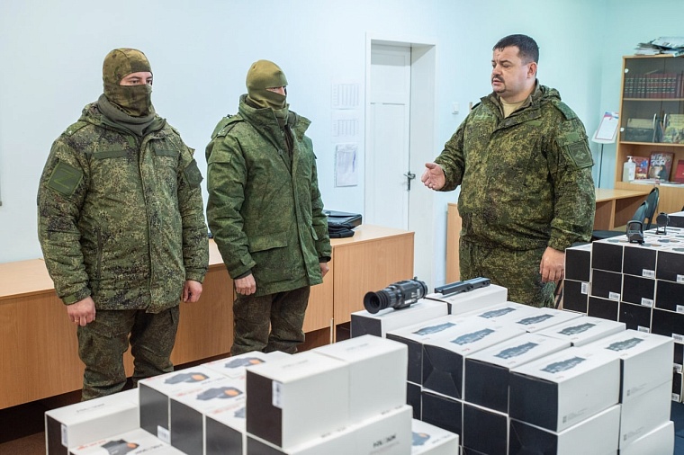 Тюменские подразделения военнослужащих получили тепловизионные и коллиматорные прицелы
