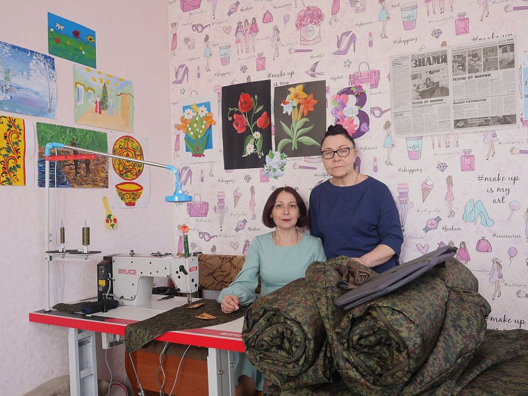 Тюменка бесплатно сшила для бойцов в зоне СВО более 100 утепленных спальников