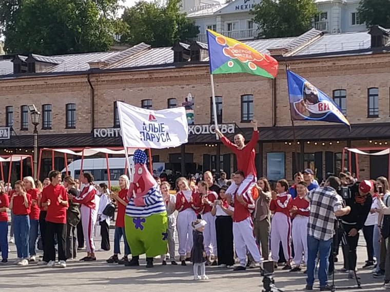 Благодарили за теплый прием. Дети из Донбасса отдохнули в тюменских летних лагерях