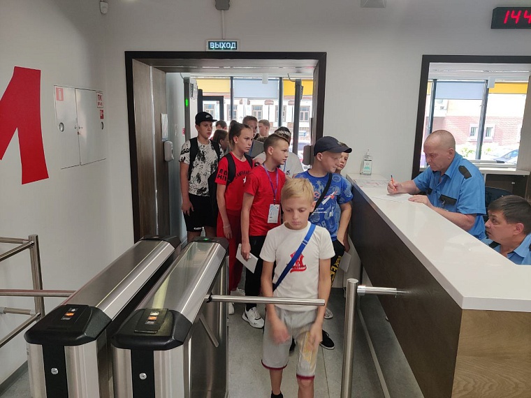 Тюменский университет провёл экскурсию для детей из Донбасса