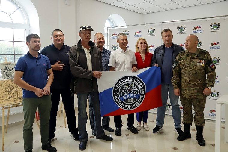 В Тюмени участникам СВО вручили удостоверения ветеранов боевых действий