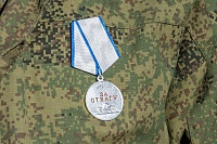 Житель Ямала награжден медалью "За отвагу" за участие в спецоперации