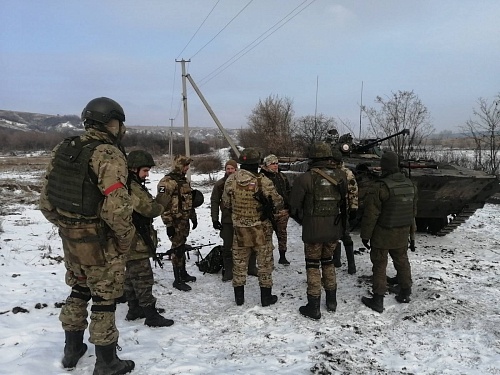 Моемся по ночам: тюменские добровольцы рассказали о жизни на передовой