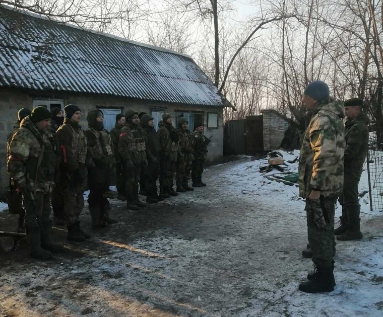 Моемся по ночам: тюменские добровольцы рассказали о жизни на передовой