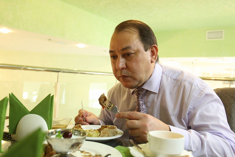 Чтобы поесть пельменей, тюменскому думцу приходилось откапывать дом от снега