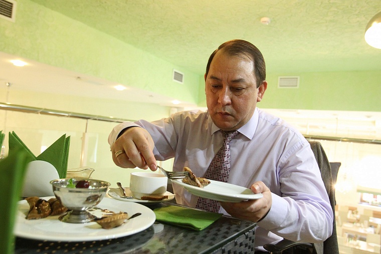 Чтобы поесть пельменей, тюменскому думцу приходилось откапывать дом от снега