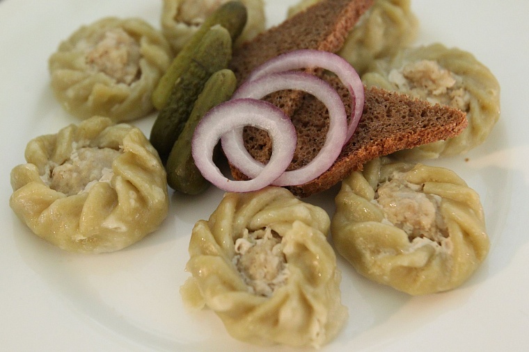 Чтобы поесть пельменей, тюменскому думцу приходилось откапывать дом от снега