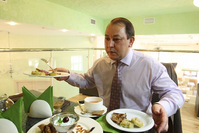 Чтобы поесть пельменей, тюменскому думцу приходилось откапывать дом от снега