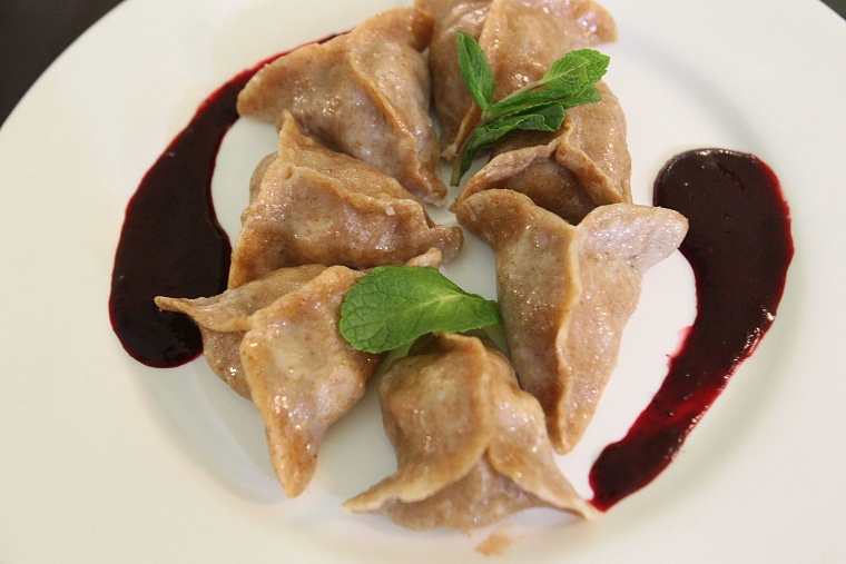 Чтобы поесть пельменей, тюменскому думцу приходилось откапывать дом от снега