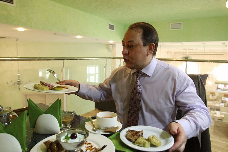 Чтобы поесть пельменей, тюменскому думцу приходилось откапывать дом от снега