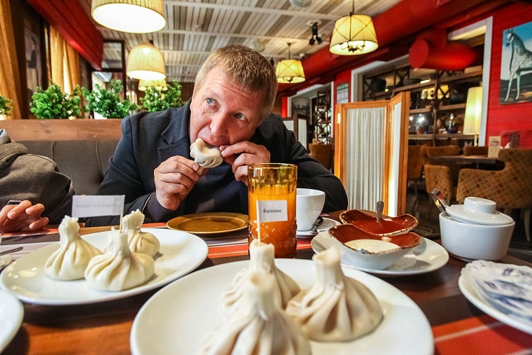 Пельмени из оленины, муксун и нельма: тюменский депутат вернулся в детство