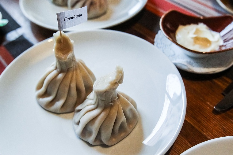 Пельмени из оленины, муксун и нельма: тюменский депутат вернулся в детство