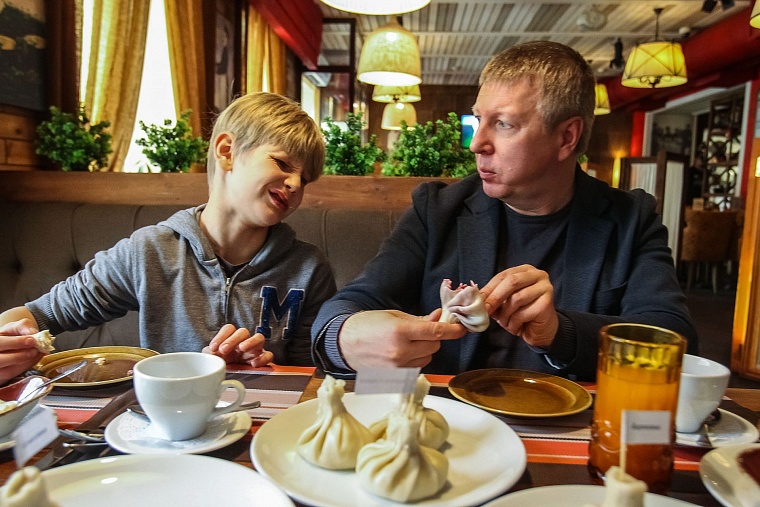 Пельмени из оленины, муксун и нельма: тюменский депутат вернулся в детство