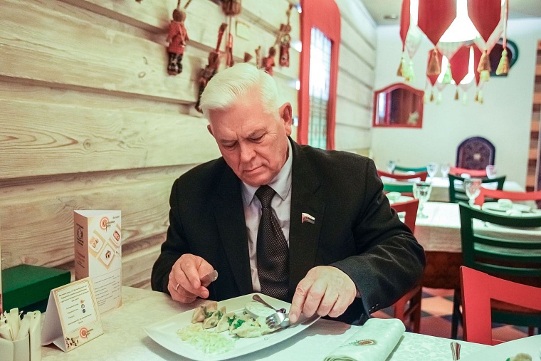 Депутат облдумы лишился пельменей из-за мышей