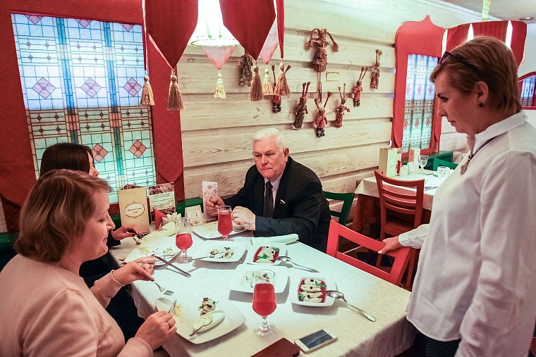 Депутат облдумы лишился пельменей из-за мышей