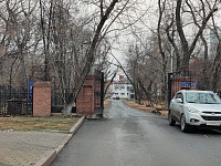 Центральный вход на Текутьевское кладбище. МКУ «Некрополь» прямо по курсу