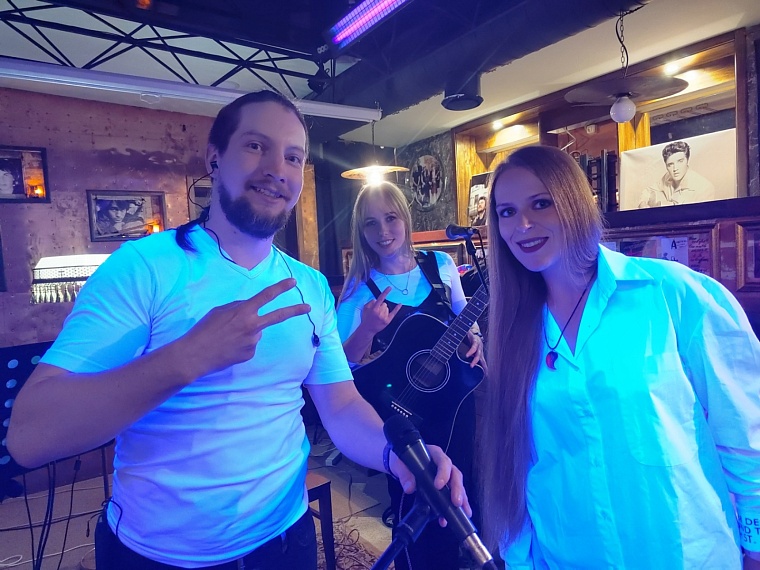 Как тюменец с женой зарабатывают на хлеб с маслом, открыв студию вокала