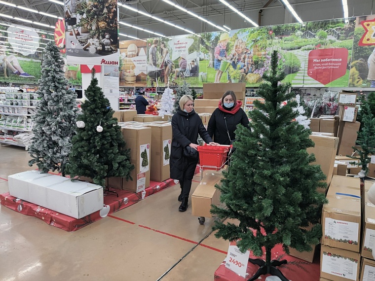 «Елки-2022». Где и почем в Тюмени искусственные символы Нового года