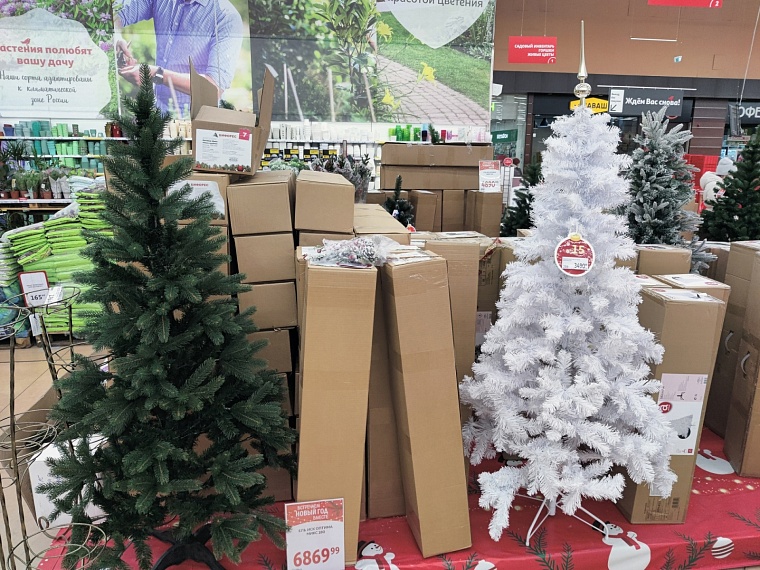 «Елки-2022». Где и почем в Тюмени искусственные символы Нового года