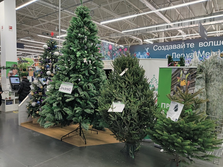 «Елки-2022». Где и почем в Тюмени искусственные символы Нового года