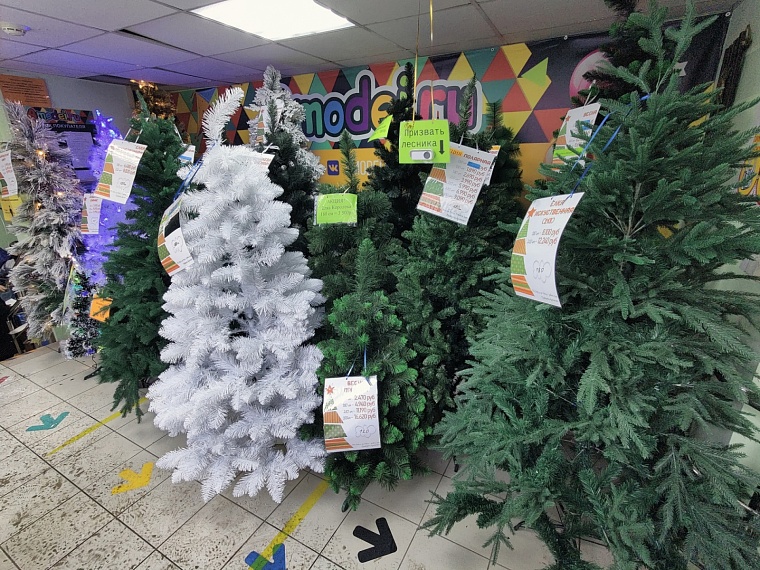 «Елки-2022». Где и почем в Тюмени искусственные символы Нового года