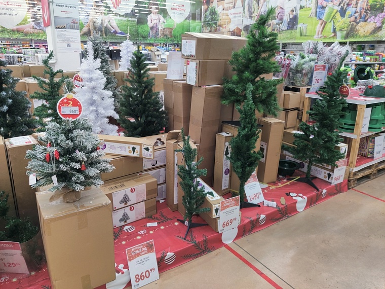 «Елки-2022». Где и почем в Тюмени искусственные символы Нового года