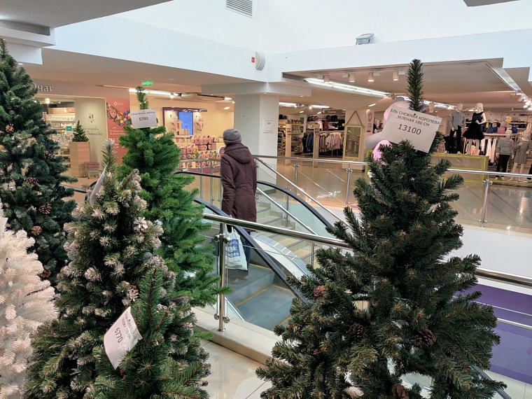 «Елки-2022». Где и почем в Тюмени искусственные символы Нового года