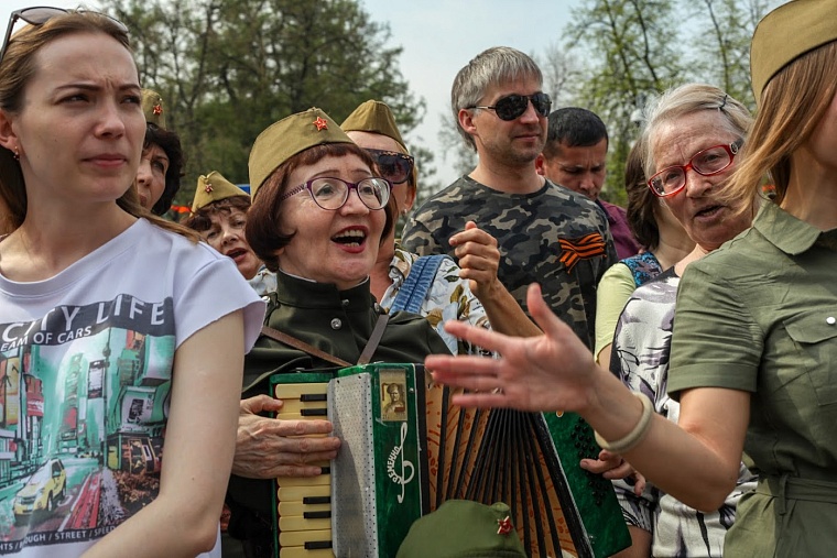 Афиша на уик-энд: шоу для женщин, лекция по урбанистике и "Играй, гармонь!"