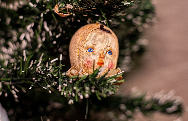 Вата, стекло, картон: какие игрушки висели на елках тюменцев в прошлом веке?