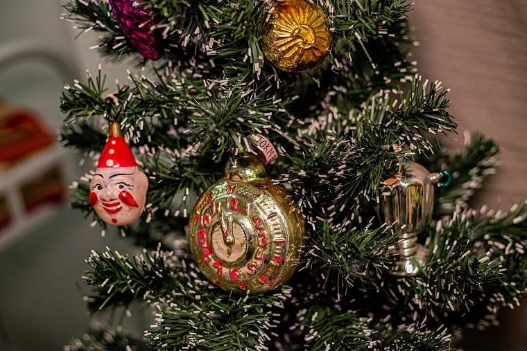 Вата, стекло, картон: какие игрушки висели на елках тюменцев в прошлом веке?