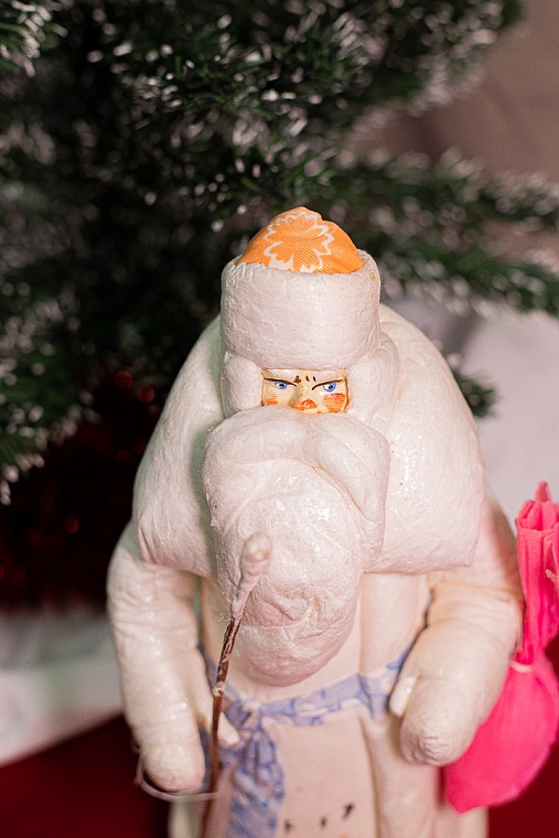 Вата, стекло, картон: какие игрушки висели на елках тюменцев в прошлом веке?