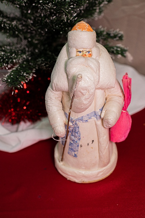 Вата, стекло, картон: какие игрушки висели на елках тюменцев в прошлом веке?