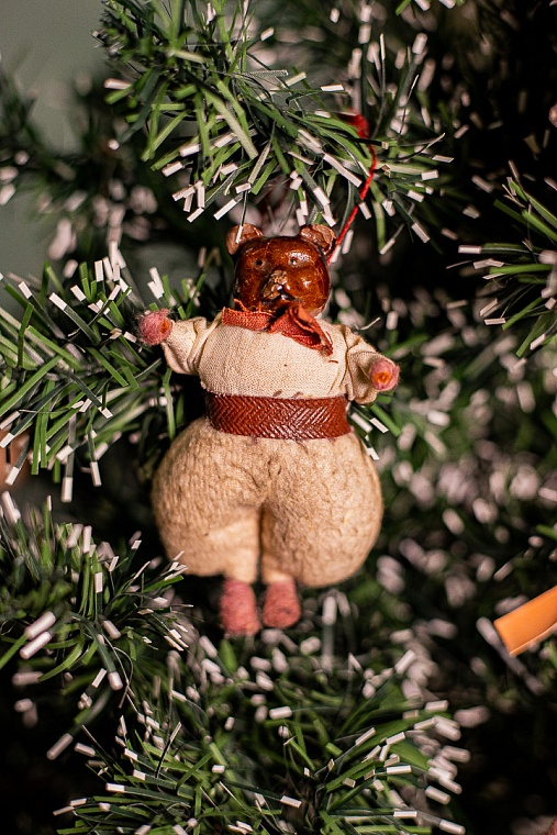 Вата, стекло, картон: какие игрушки висели на елках тюменцев в прошлом веке?