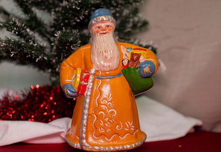 Вата, стекло, картон: какие игрушки висели на елках тюменцев в прошлом веке?