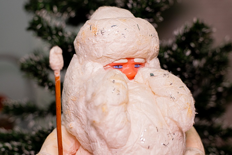 Вата, стекло, картон: какие игрушки висели на елках тюменцев в прошлом веке?