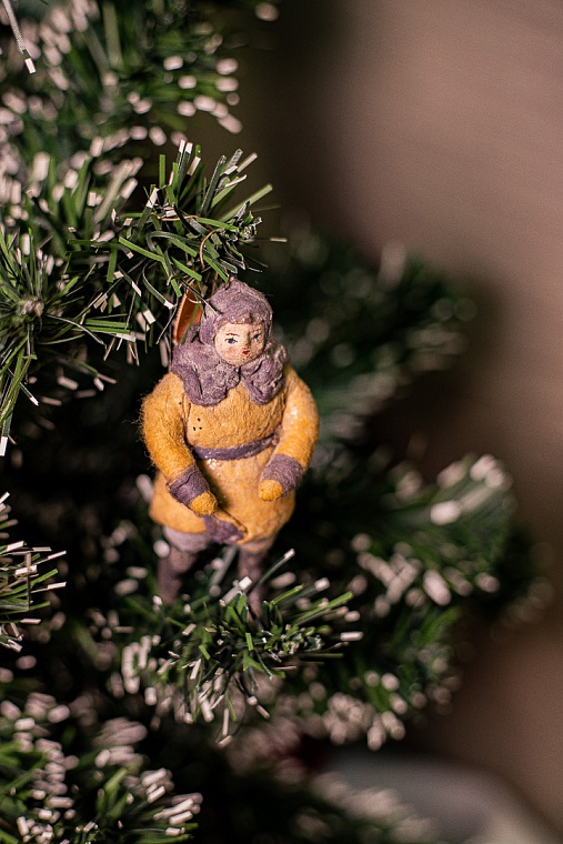 Вата, стекло, картон: какие игрушки висели на елках тюменцев в прошлом веке?