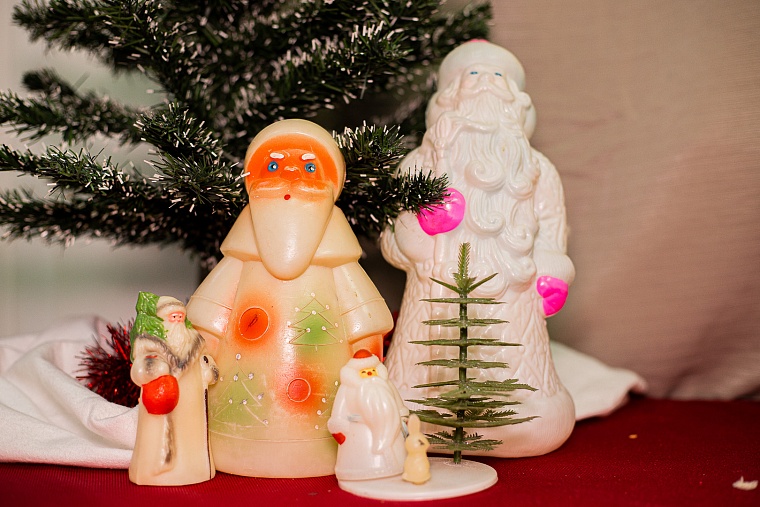 Вата, стекло, картон: какие игрушки висели на елках тюменцев в прошлом веке?