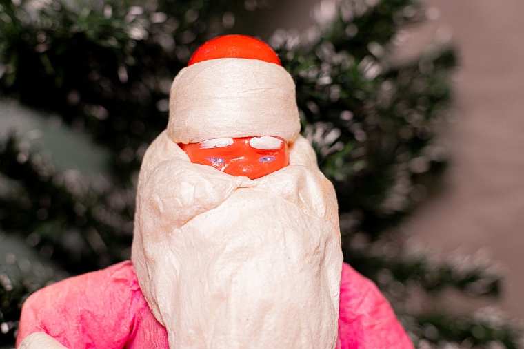 Вата, стекло, картон: какие игрушки висели на елках тюменцев в прошлом веке?