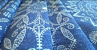 Тюменка украшает ткани по технологии 19 века