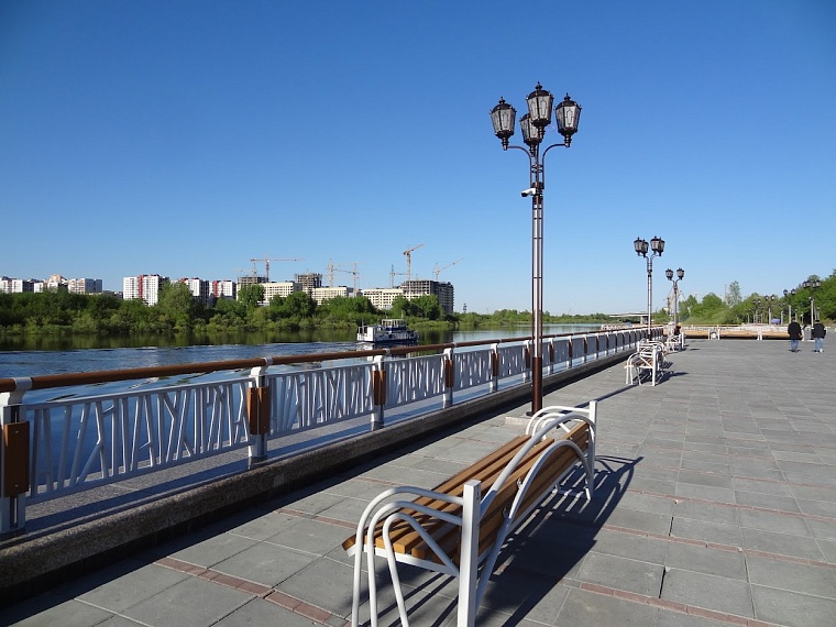 Афиша на уик-энд: квартирник "Первомай", модное шоу и первые речные прогулки