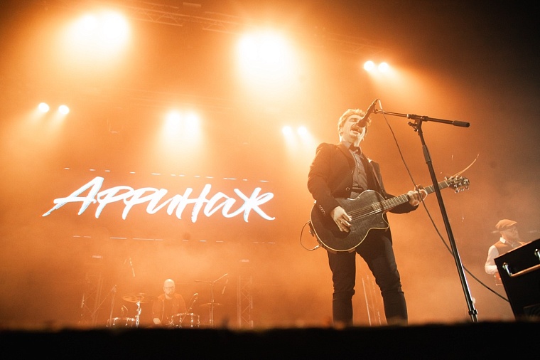 Афиша на уик-энд: музсходка на набережной, выставка собак и йога-девичник в лесу